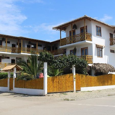 La Mariposa Hostal Olon Bagian luar foto