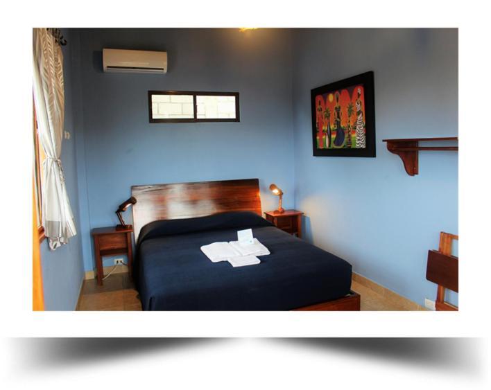 La Mariposa Hostal Olon Bagian luar foto