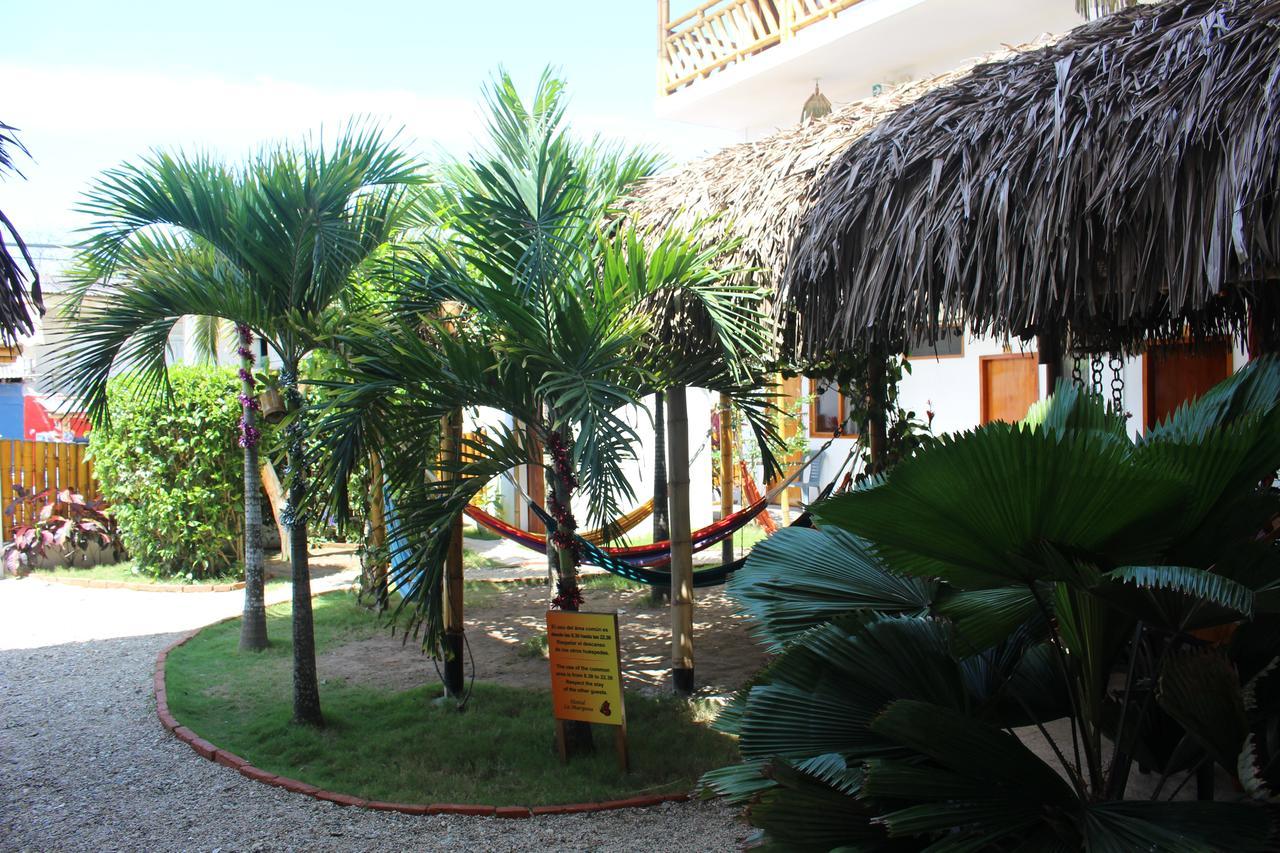 La Mariposa Hostal Olon Bagian luar foto