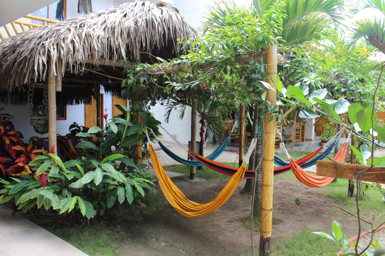 La Mariposa Hostal Olon Bagian luar foto