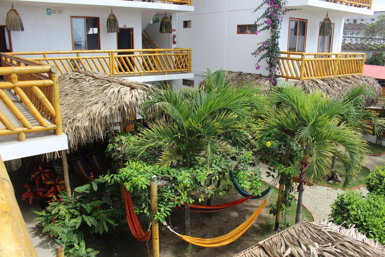La Mariposa Hostal Olon Bagian luar foto
