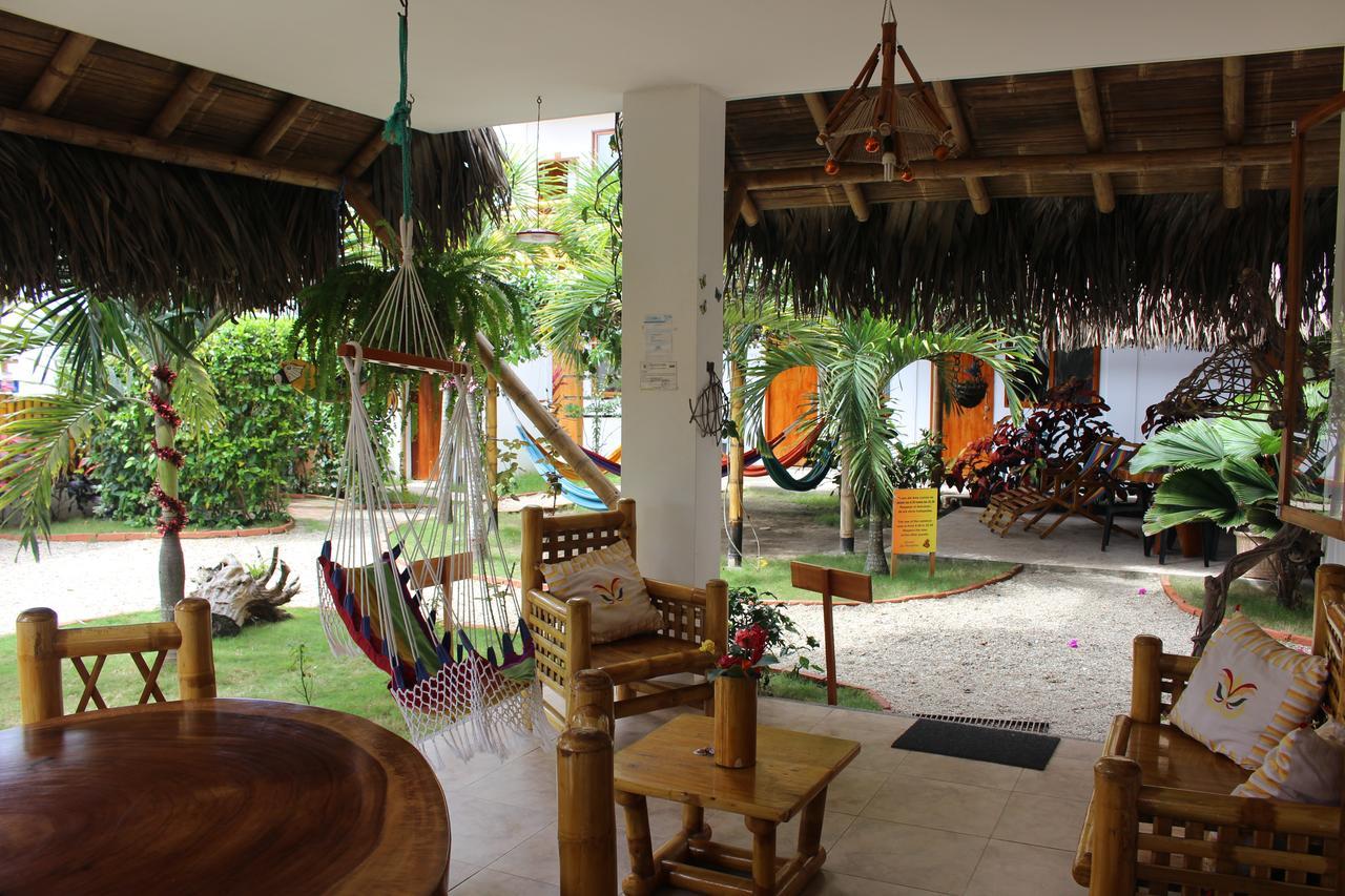 La Mariposa Hostal Olon Bagian luar foto