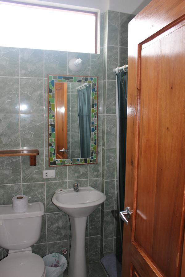 La Mariposa Hostal Olon Bagian luar foto