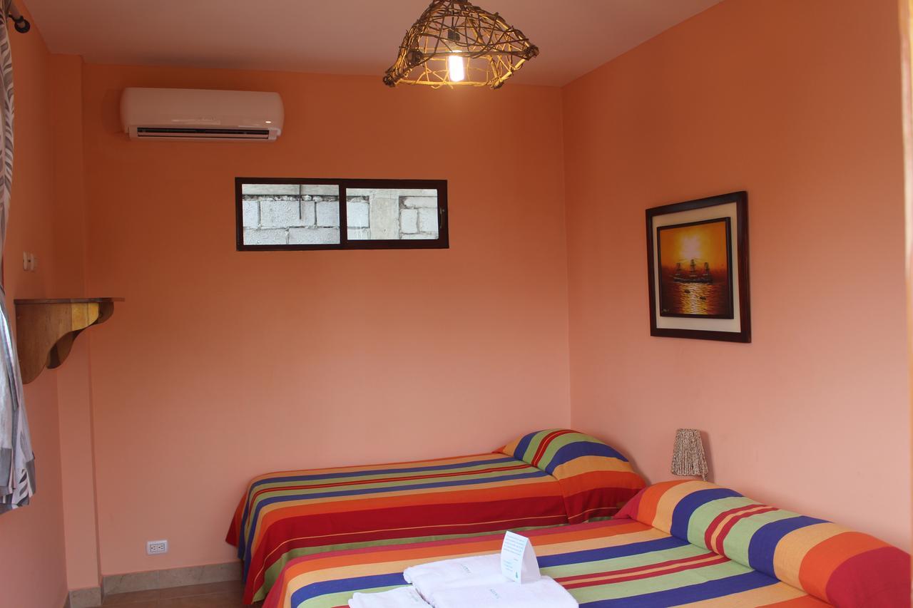 La Mariposa Hostal Olon Bagian luar foto