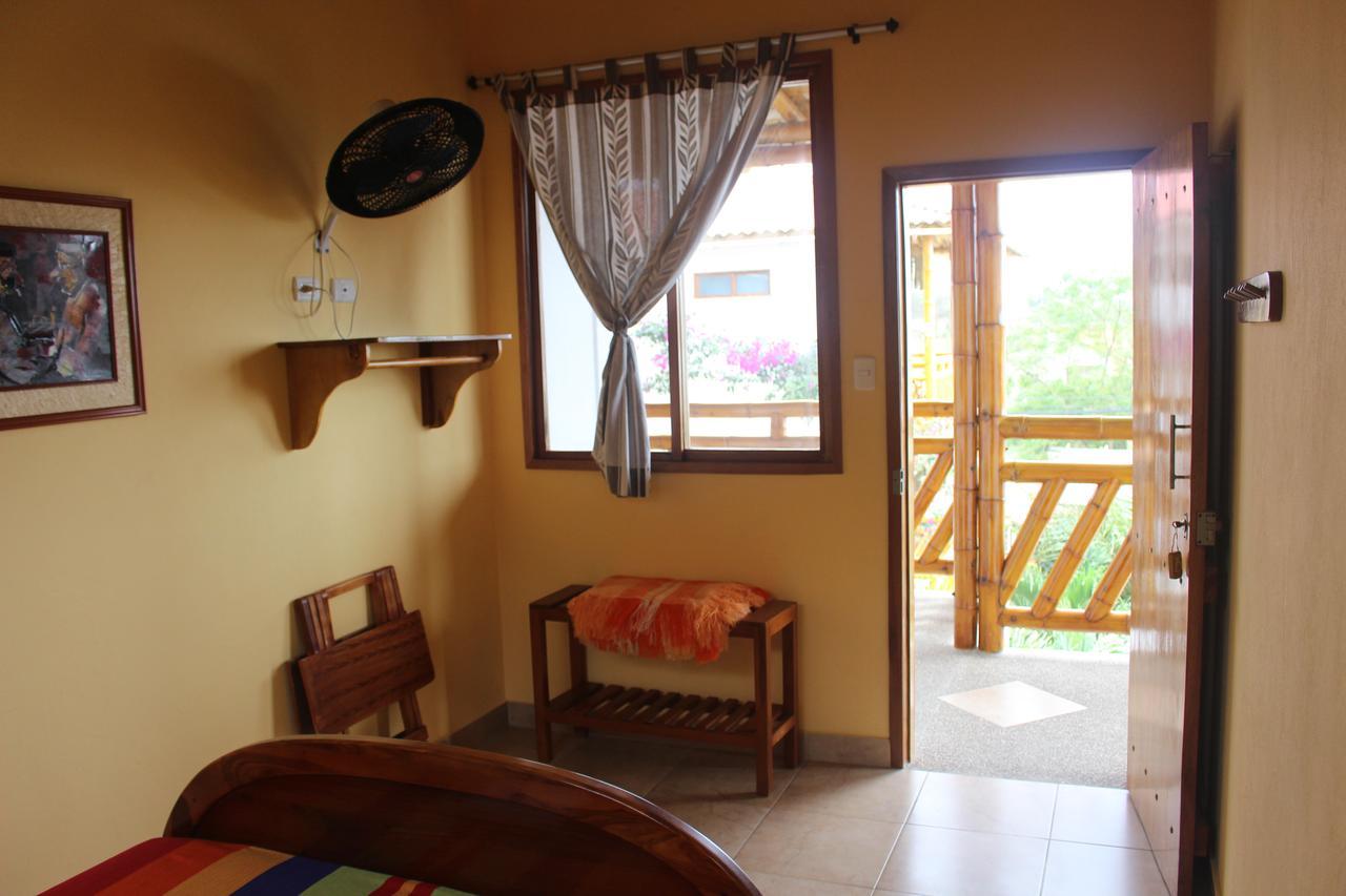 La Mariposa Hostal Olon Bagian luar foto