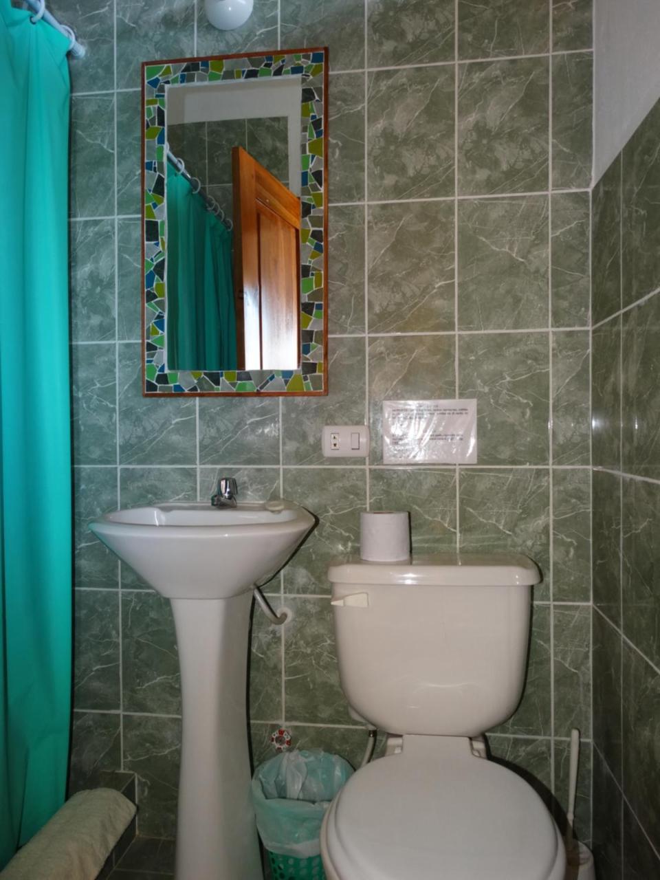 La Mariposa Hostal Olon Bagian luar foto