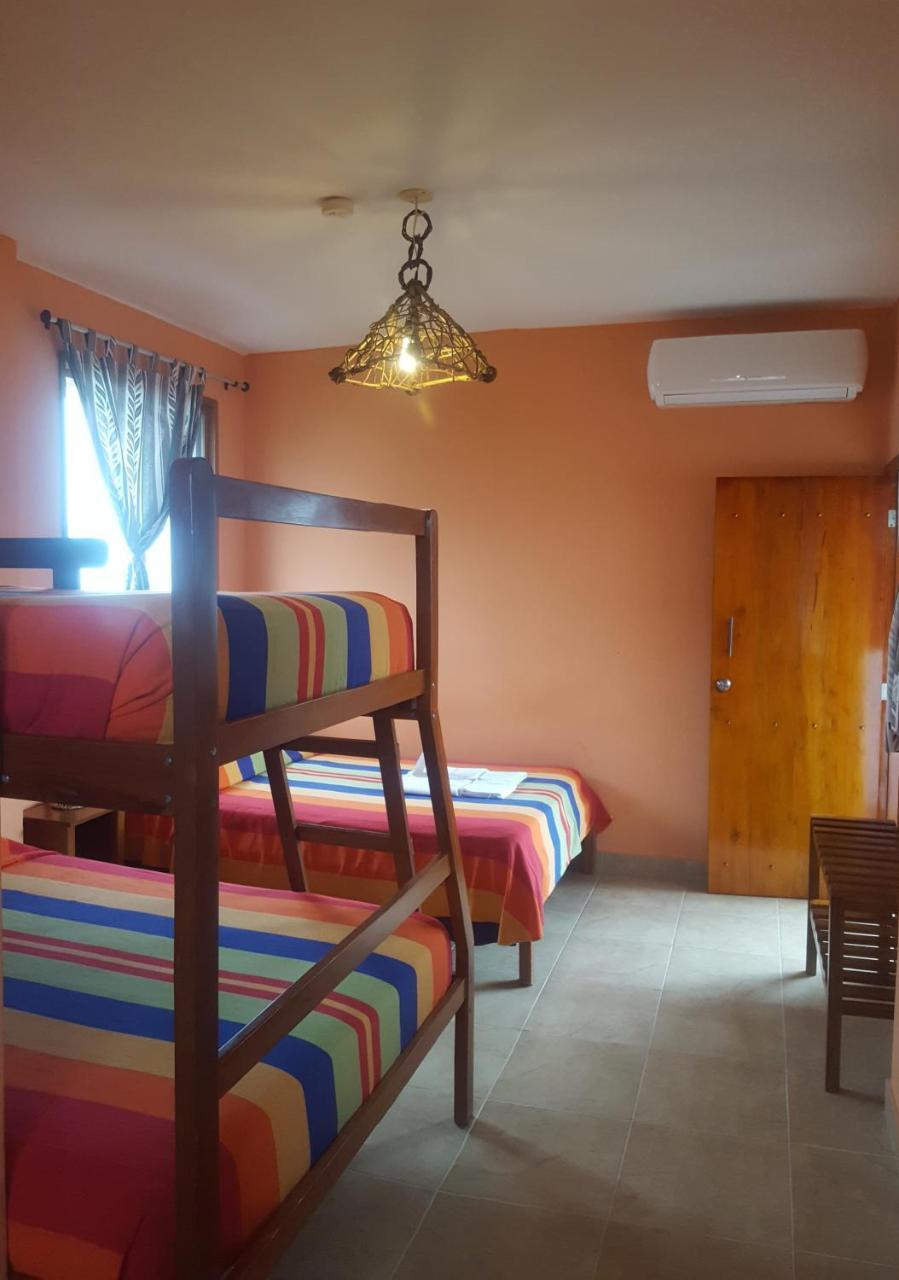 La Mariposa Hostal Olon Bagian luar foto