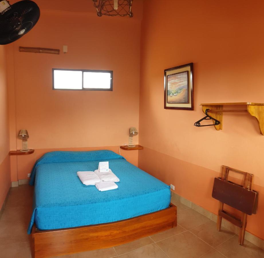 La Mariposa Hostal Olon Bagian luar foto