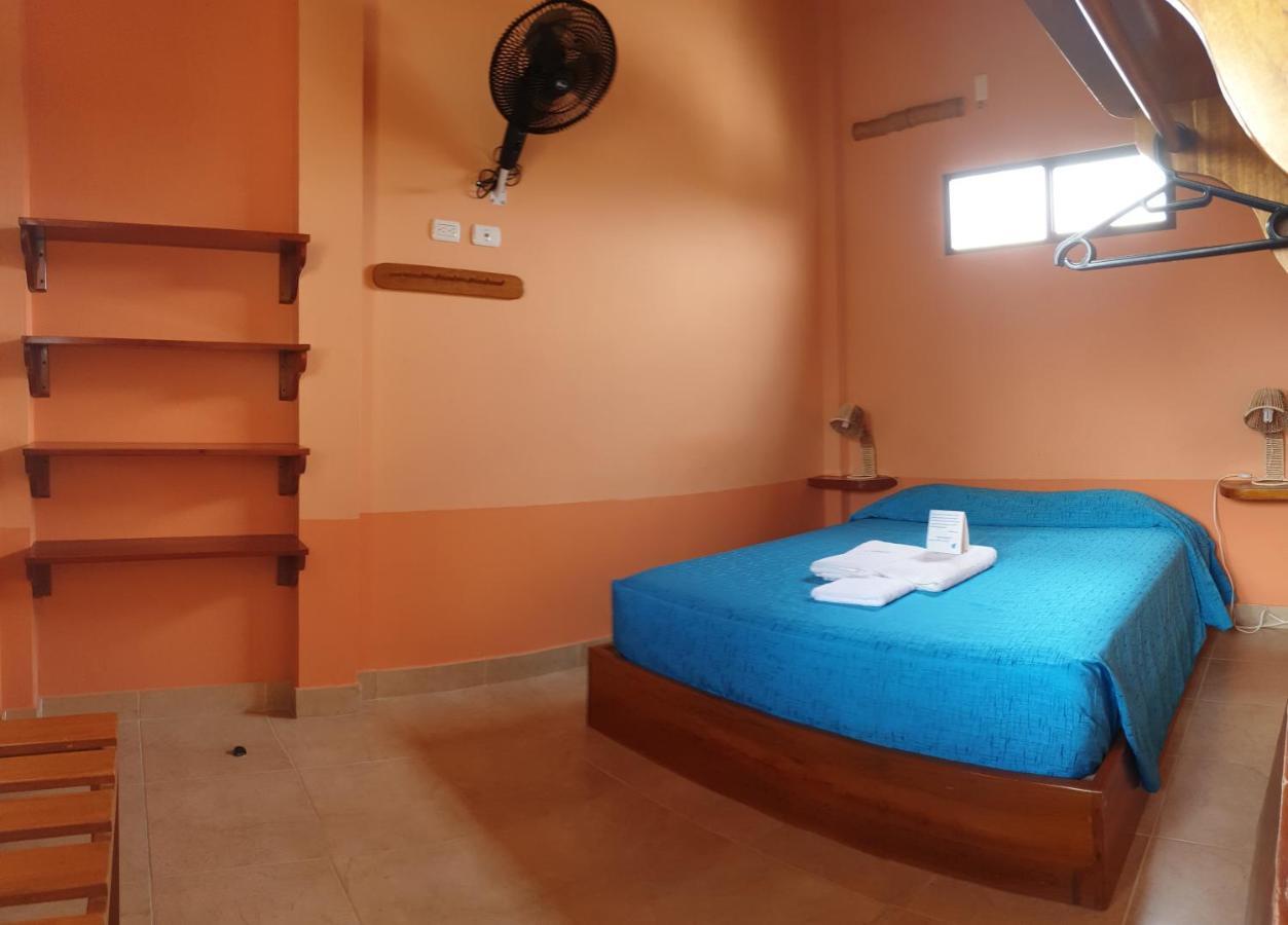La Mariposa Hostal Olon Bagian luar foto
